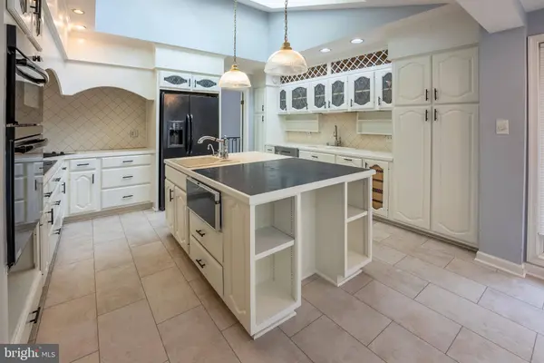 6438 WOODVILLE DR, Falls Church, VA 22044