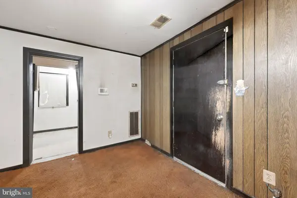 5904 CARVER PL, Falls Church, VA 22041