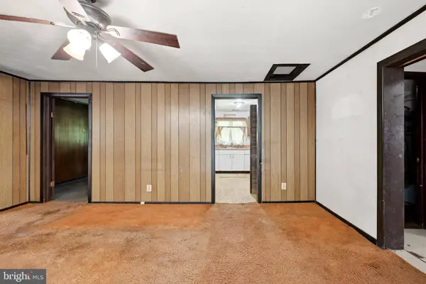 5904 CARVER PL, Falls Church, VA 22041