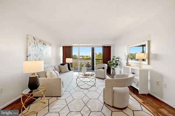 1300 ARMY NAVY DR #805, Arlington, VA 22202