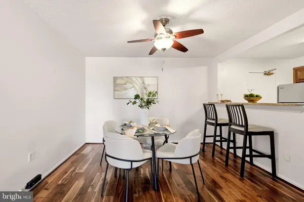 1300 ARMY NAVY DR #805, Arlington, VA 22202