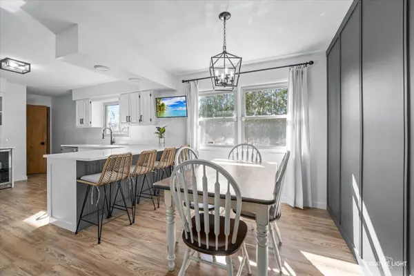 1060 Laurel DR, Aurora, IL 60506