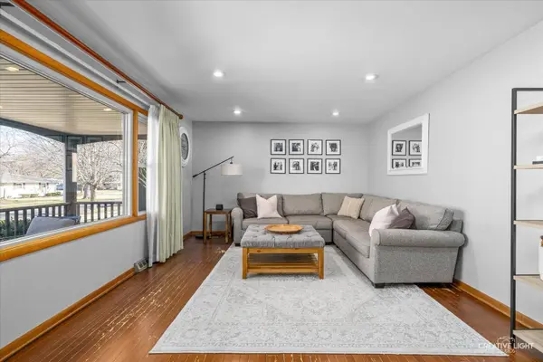 1060 Laurel DR, Aurora, IL 60506