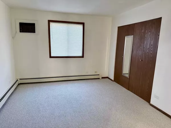 376 Echo LN #1, Aurora, IL 60504