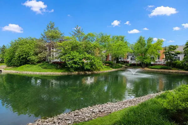 2S729 Parkview DR, Glen Ellyn, IL 60137