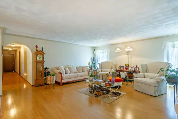 3104 Pendleton CT, St. Charles, IL 60175