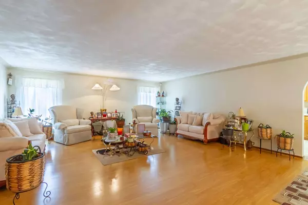 3104 Pendleton CT, St. Charles, IL 60175