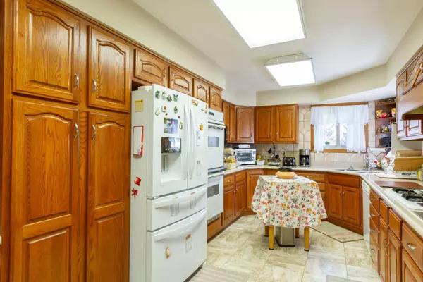 3104 Pendleton CT, St. Charles, IL 60175