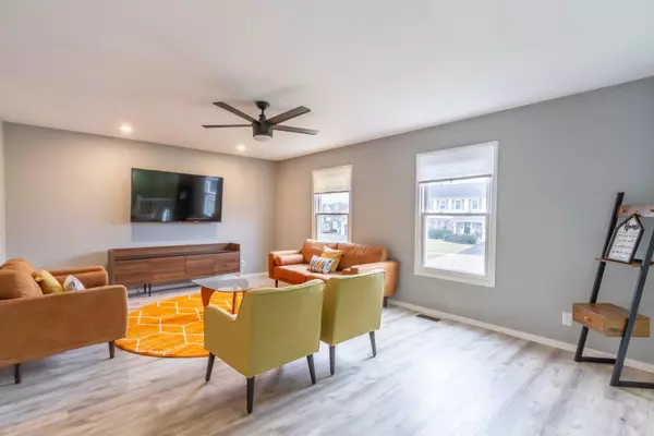 546 Independence AVE, South Elgin, IL 60177