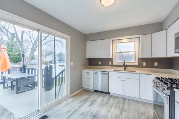 546 Independence AVE, South Elgin, IL 60177