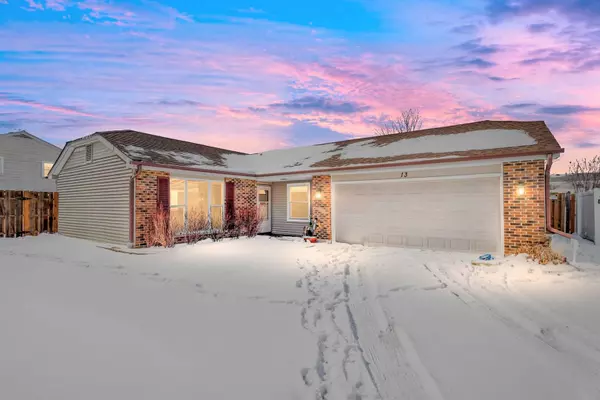 13 Arrowwood CT, Streamwood, IL 60107