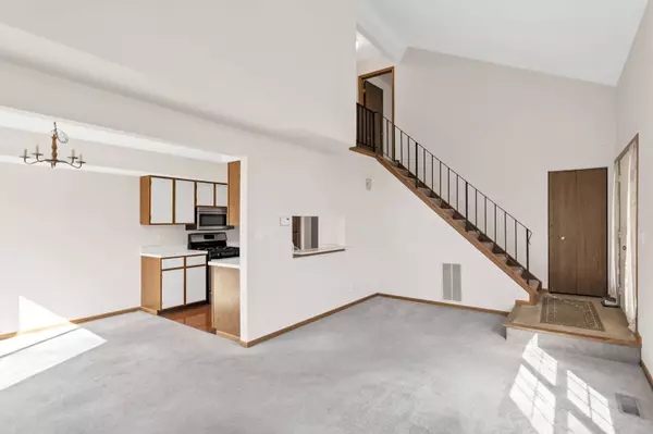 189 Hazelnut DR, Streamwood, IL 60107