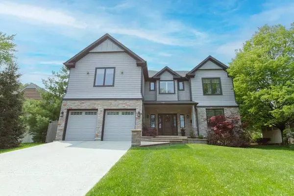 330 S Benton ST, Palatine, IL 60067