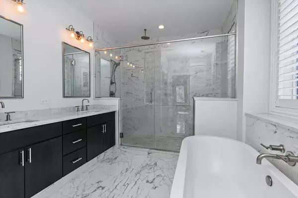 330 S Benton ST, Palatine, IL 60067