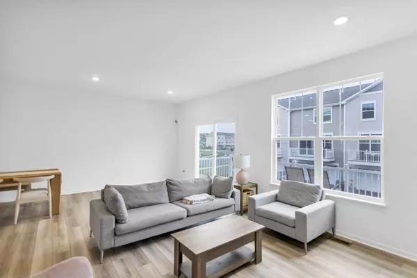 1061 Atterberg RD, South Elgin, IL 60177