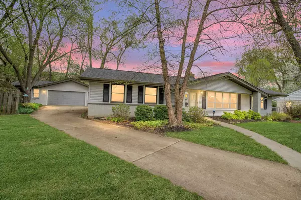 111 Westover CT, Schaumburg, IL 60193