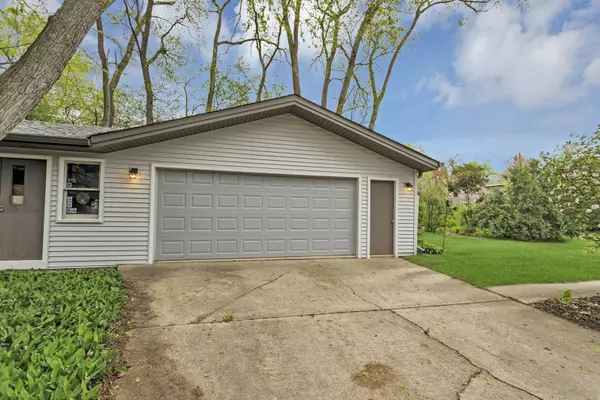 111 Westover CT, Schaumburg, IL 60193