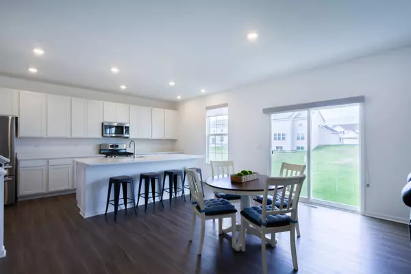 1248 Marlisle DR, Hampshire, IL 60140