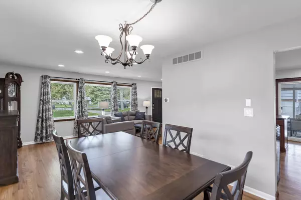 983 Lakewood DR, Bartlett, IL 60103