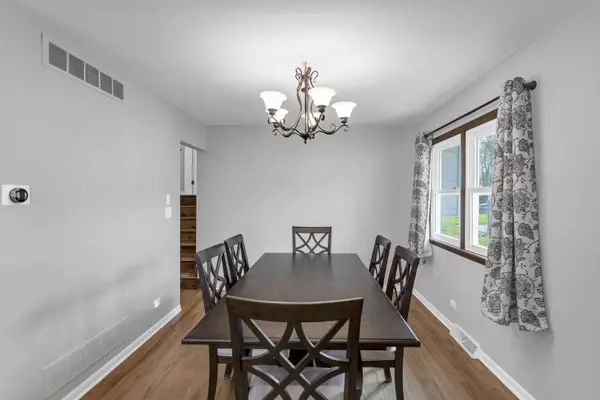 983 Lakewood DR, Bartlett, IL 60103