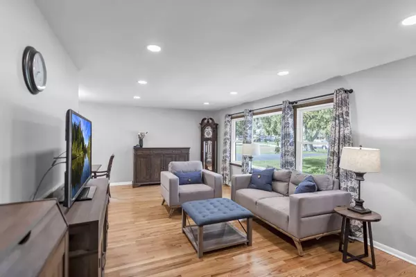 983 Lakewood DR, Bartlett, IL 60103