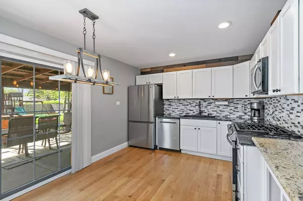 710 Olive ST, Hoffman Estates, IL 60169