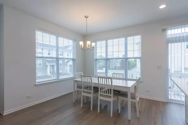 324 Timberleaf CIR, Roselle, IL 60172