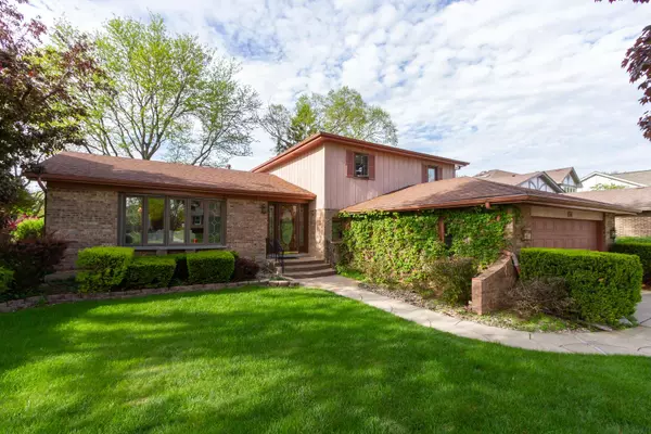 574 Sandpebble DR, Schaumburg, IL 60193