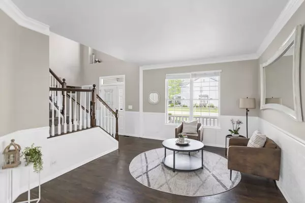 3174 Larrabee DR, Geneva, IL 60134