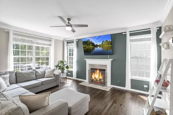 3174 Larrabee DR, Geneva, IL 60134