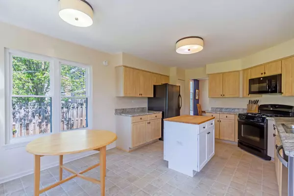 31 JEFFERSON LN, Streamwood, IL 60107