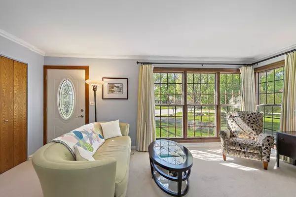 3101 Saint James ST, Rolling Meadows, IL 60008