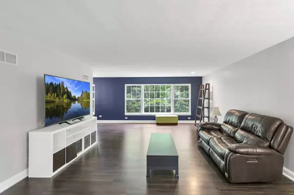 2S579 Partridge RD, Batavia, IL 60510