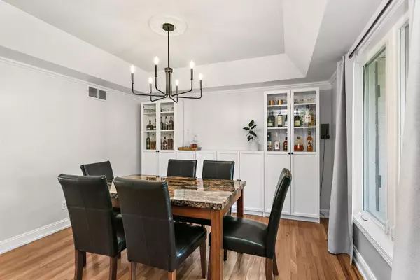 110 Berkshire DR, Dekalb, IL 60115