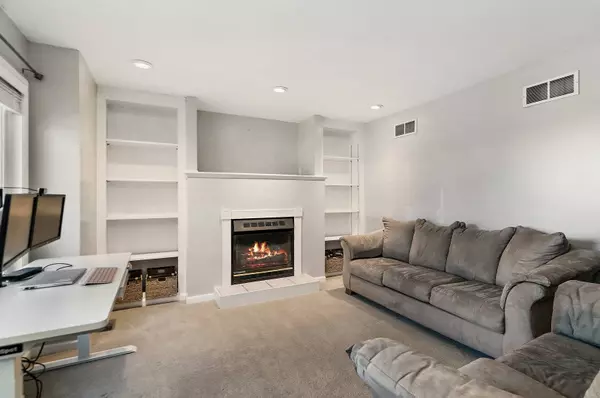 110 Berkshire DR, Dekalb, IL 60115