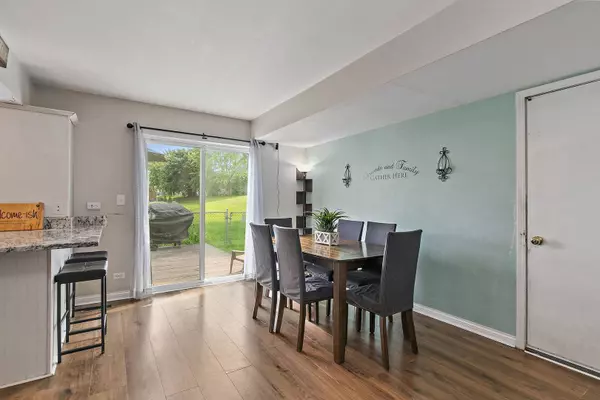 29W437 Butternut LN, Warrenville, IL 60555