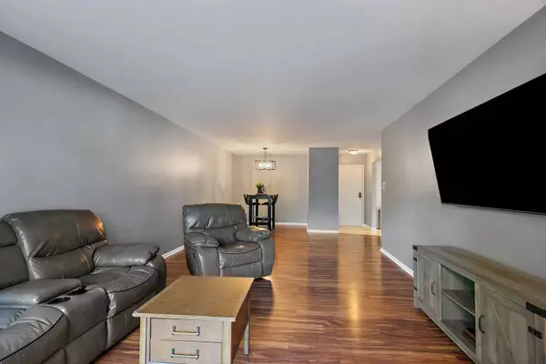 263 S Clubhouse DR #126, Palatine, IL 60074