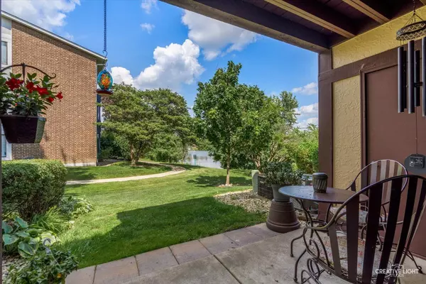 1703 LAKECLIFFE DR #D, Wheaton, IL 60189