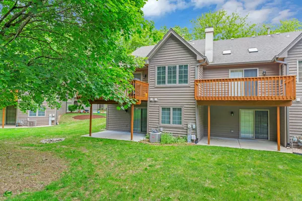 924 Millcreek CIR, Elgin, IL 60123