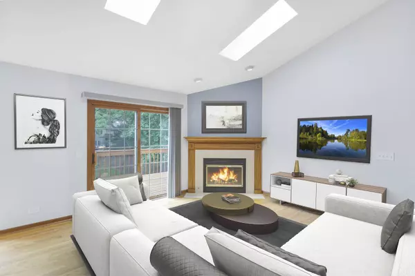 924 Millcreek CIR, Elgin, IL 60123