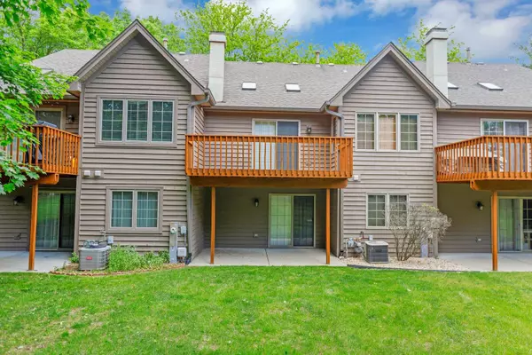 924 Millcreek CIR, Elgin, IL 60123