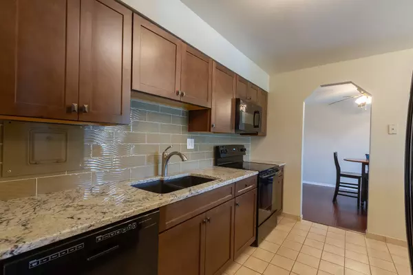 1505 E Central RD #211B, Arlington Heights, IL 60005