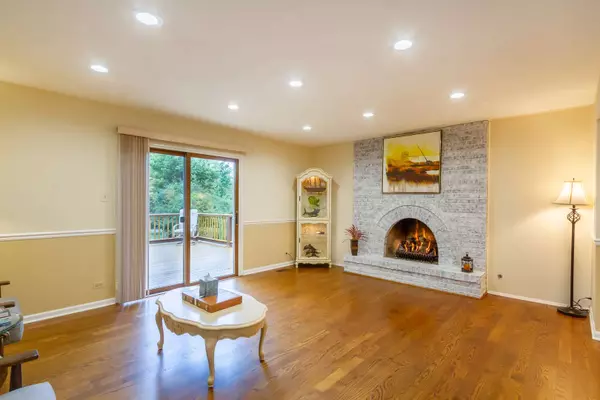 1304 W Whytecliff RD, Palatine, IL 60067