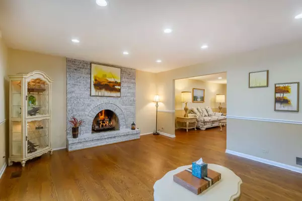 1304 W Whytecliff RD, Palatine, IL 60067