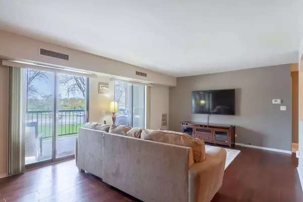 1505 E Central RD #211B, Arlington Heights, IL 60005