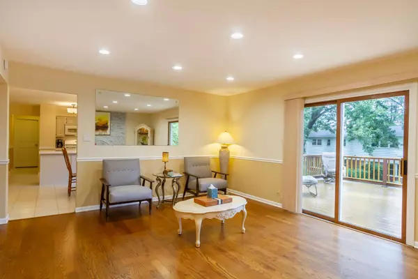 1304 W Whytecliff RD, Palatine, IL 60067