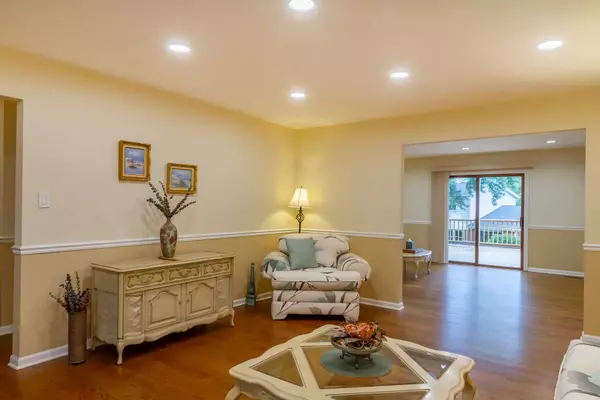 1304 W Whytecliff RD, Palatine, IL 60067