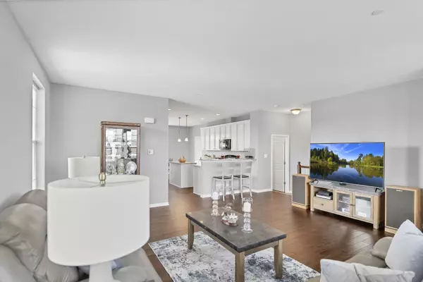 7 Bethel LN, Schaumburg, IL 60194