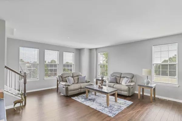 7 Bethel LN, Schaumburg, IL 60194