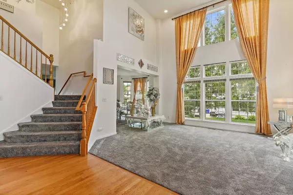 1285 Mallard LN, Hoffman Estates, IL 60192